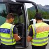 Bei der Kontrolle eines Fernbusses hat die Bundespolizei einen Mann festgenommen. (Symbolbild)