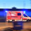 Schwerste Verletzungen zogen sich zwei der vier Jungen zu, die am Mittwoch in Donauwörth durch die Fensterkuppel eines Einkaufszentrums gestürzt sind. (Symbolfoto)