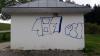Auch das Toilettenhäuschen auf der Familienspielweise in Isny beschmierten Unbekannte mit Graffitis.