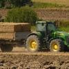 Ein Traktor ist in Markdorf umgekippt. Der Fahrer wurde bei dem Unfall schwer verletzt. (Symbolbild)