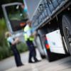 Nach merkwürdigen Klopfgeräuschen von der Ladefläche: Polizei macht überraschende Entdeckung auf A8 bei Leipheim. (Symbolbild)