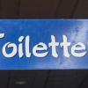 Am Samstag ist der Streit um einen Toiletten-Schlüssel am Bahnhof in Füssen eskaliert. (Symbolbild)