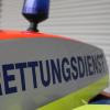 In Meckenbeuren ist eine Radfahrerin bei einem Unfall schwer verletzt worden. Die 43-Jährige übersah wegen der tiefstehenden Sonne einen Verteilerkasten und krachte dagegen. Weil sie keinen Helm trug zog sich die Frau schwere Kopfverletzungen zu. (Symbolbild)