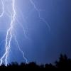 Aktuell warnt der Deutsche Wetterdienst (DWD) vor schweren Gewittern mit schweren Sturmböen am Samstagabend. (Symbolbild)