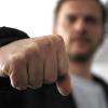 In Tettnang sind zwei Männer von sechs Personen verprügelt worden. Offenbar war ein Streit außer Kontrolle geraten. Der 33- und 25-Jährige wurden bei dem Vorfall leicht verletzt. (Symbolbild)