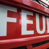 Bei einem Feuer in Ochsenhausen ist ein Wohnhaus schwer beschädigt worden. Der Sachschaden beläuft sich auf eine halbe Million Euro, so eine erste Schätzung der Polizei. (Symbolbild)