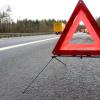 Bei Oberstaufen hat eine Autofahrerin in einer Kurve die Kontrolle verloren und war gegen eine Leitplanke gekracht. Die Polizei geht davon aus, dass die Frau zu schnell in die Kurve gefahren war. (Symbolbild)