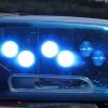 Nur leicht verletzt wurde am Dienstag ein 20-jähriger Autofahrer bei einem Unfall nahe Überlingen. Er verlor auf der glatte Straße die Kontrolle über sein Auto, kam von der Straße ab und krachte ihn eine Palette mit Dachziegeln. (Symbolfoto)