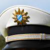 Die Polizei hatte am Dienstag in Lindau mit einem betrunkenen Mann zu tun, der jedoch noch mehr auf dem Kerbholz hatte. (Symbolbild)