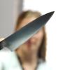 In einer Flüchtlingunterkunft in Rosenheim ist ein Streit zwischen Eheleuten eskaliert. Ein Mann soll dabei mehrmals auf seine Frau eingestochen haben. (Symbolbild)