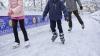 Ein Mann hat mehrere Kinder beim Eislaufen in Sonthofen auf dem Eis geschnitten. Eine Mutter versetzte dem Mann deshalb einen Schlag ins Gesicht. (Symbolbild)