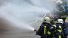 Zu einem Großeinsatz wurde die Feuerwehr am Montag in Wolfurt (Vorarlberg) gerufen. Dort brannte eine Batterie-Firma. (Symbolfoto)