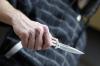 Als der Alkohol zu Neige ging, eskalierte die Situation: Ein 32-Jähriger bedrohte am Freitag einen 64-Jährigen in Immenstadt mit einem Messer und forderte Geld. (Symbolfoto)