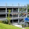 Aus dem ersten Stock eines Parkhauses ist am Montag ein Autofahrer in Fügen (Tirol) gestürzt. Er fiel rund 6 Meter in die Tiefe. (Symbolfoto)