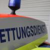 Der Rettungsdienst musste sich am Montag um einen verwirrten Mann in Friedrichshafen kümmern. Der 37-Jährige war mit stark blutenden Wunden durch die Innenstadt gelaufen. (Symbolfoto)