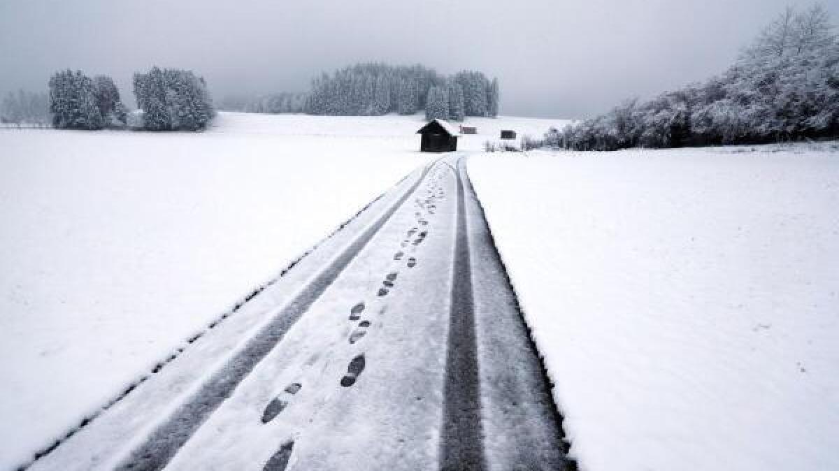 winterlich-ins-wochenende-am-freitag-f-llt-schnee-in-bayern