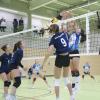 Die Türkheimer Volleyballerinnen (dunkelblaue Trikots) gewannen das Auswärtsspiel bei den Lechrain Volleys in Kaufering mit 3:1.