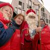 Der Nikolaus besuchte den Weihnachtsmarkt in Lechhausen.