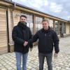 Die Firma Weiss Garten + Landschaft aus Deisenhausen wird Teil der Arge Grün GmbH in Neuburg. Andreas Neumayr (links) und Karl Hohner erhoffen sich Synergieeffekte. 