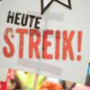 Im Streik für bessere Arbeitsbedingungen: Streikgelder, die Gewerkschaften an ihre Mitglieder auszahlen, bleiben steuerfrei.