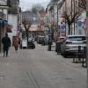 Die Schmidstraße (vorne) und die Färberstraße (hinten) gehören zu den zentralen Einkaufsstraßen Neuburgs.