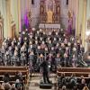 Die klangmächtigen PiccaDilly‘s bei ihrem starken Auftritt im Altarraum der Schretzheimer Kirche „Maria Rosenkranzkönigin“.