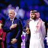 Freude für Fifa-Präsident Gianni Infantino, Prince Abdulaziz bin Turki Al Faisal (Sportminister Saudi-Arabien) und Club-Vorsitzender Khaldoon Al Mubarak (Manchester): Die WM 2034 findet in Saudi-Arabien statt.