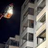 Im Balkon eines Wiblinger Hochhauses brach am Samstagabend ein Feuer aus. Rund 60 Feuerwehrleute waren im Einsatz.