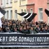 Die Botschaft der Fans ist klar: Das Donaustadion soll künftig dem Profifußball zu Verfügung stehen.  