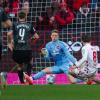 Kölns Denis Huseinbasic (r) trifft gegen FCN-Torhüter Jan Reichert (M) zum 3:0.