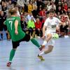 Patrick Hoffmann (am Ball) sicherte sich mit dem SV Gablingen die Fahrkarte zur Endrunde um die Landkreismeisterschaft. Im Halbfinale gab es einen 3:0-Sieg im Lokalderby gegen die SG Lützelburg/Achsheim (links Joshua Barnscheidt). 