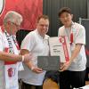 Min-jea Kim vom FC Bayern München wurde bei seinem Besuch beim Fanclub Glammhogga von Ehrenvorstand Rudi Tausend und Manuel Tausend zum Ehrenmitglied ernannt.