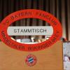 FC-Bayern-Star Leroy Sané besuchte den Fanclub Mindeltaler Wikinger in Neuburg an der Kammel. Eine Bildergalerie vom Bierkrugschieben bis zur Autogrammstunde.  