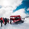 Mit einer Pistenraupe den Berg hinauf: So sieht das Cat Skiing auf dem Mount Kirkup aus.