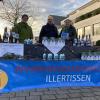 Von links: Margret Schlosser, Ottmar Rädler und Gerlinde Glas am Stand der Pfarreiengemeinschaft Illertissen.