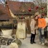 Zuversichtlich blicken Gisela Becker und Anton Keil zu Weihnachten wieder in die Zukunft nach tiefen Zweifeln, als das Hochwasser ihr kunstvolles Haus durchflutete und vieles beschädigte.