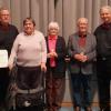 Bei der Ehrung von links: Franz Schmid (50 Jahre aktiv), Ursula Eberhardt (50 Jahre aktiv und passiv), Doris Schreiber (25 Jahre passiv), Ehrenchorleiter Günter Emmert (60 J. aktiv und passiv), Vorstand Hermann Högg.