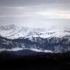 Winterlicher Ausblick: Schneebedeckte Alpen bei Sonnenschein – ein Bild, das an Weihnachten in Bayerns Bergen Realität werden könnte. (Symbolbild)