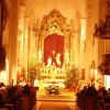 Die Peterskirche ist an Weihnachten feierlich geschmückt. An Heilig Abend gehört die Kempter-Messe zur festen Tradition.