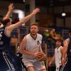 Die Landsberger Basketballer (am Ball David Geiger) kassierten gegen SV WB-Allianz München eine bittere Niederlage.