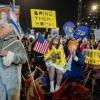 Demonstranten nehmen in Tel Aviv an einem Proteste gegen die Regierung und für die Freilassung von Geiseln teil.