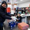 Im Tafelladen des roten Kreuzes in Ulm wurden am Samstag Geschenke an Kinder aus bedürftigen Familien verteilt. Die Freude darüber war groß. 