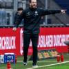 Fürths Trainer Jan Siewert beim erfolglosen Coaching in Hamburg.