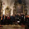 Am vierten Adventssamstag gab der Aichacher Liederchor in der altehrwürdigen Spitalkirche in Aichach mit der Bläsergruppe Weich ein Adventskonzert.