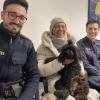 Hundedame Nika ist zurück bei ihrer überglücklichen Besitzerin Tetiana Ignatenko – auch dank der Hilfe der beiden Polizeiobermeister Kevin Ritter (links) und David von Dohlen