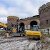 Im Herz der künftigen Mega-Baustelle: Die Bagger der beiden Baupartnern Leonard Weiss
aus Göppingen und Matthäus Schmid aus Baltringen am Blaubeurer Tor stehen bereit. 