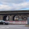 Die Wallstraßenbrücke führt noch über das Blaubeurer Tor. 