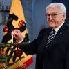 Bundespräsident Frank-Walter Steinmeier steht während der Aufzeichnung seiner jährlichen Weihnachtsansprache im Schloss Bellevue.