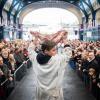 Während der Weihnachtsfleischauktion auf dem Smithfield Market in der Londoner City wird Fleisch ausgestellt. Die Händler versteigern ihr überschüssiges Fleisch öffentlich - eine Tradition, die schon seit gut einem Jahrhundert besteht.