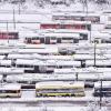 In Bosnien-Herzegowina und in Kroatien behindern Sturm und Schnee den Verkehr. Viele Fernstraßenabschnitte sind für den Verkehr gesperrt.